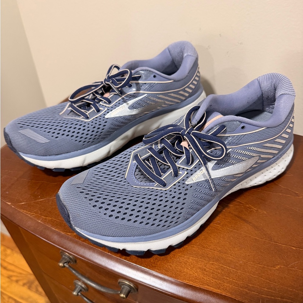 Brooks Women's Blue Athletic Shoes